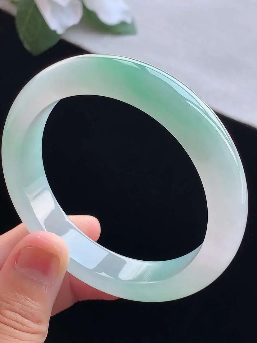 a货翡翠老坑冰种飘绿正装正圈手镯55-56圈口  尺寸55.8×12.4×8mm 重量58.49g 
