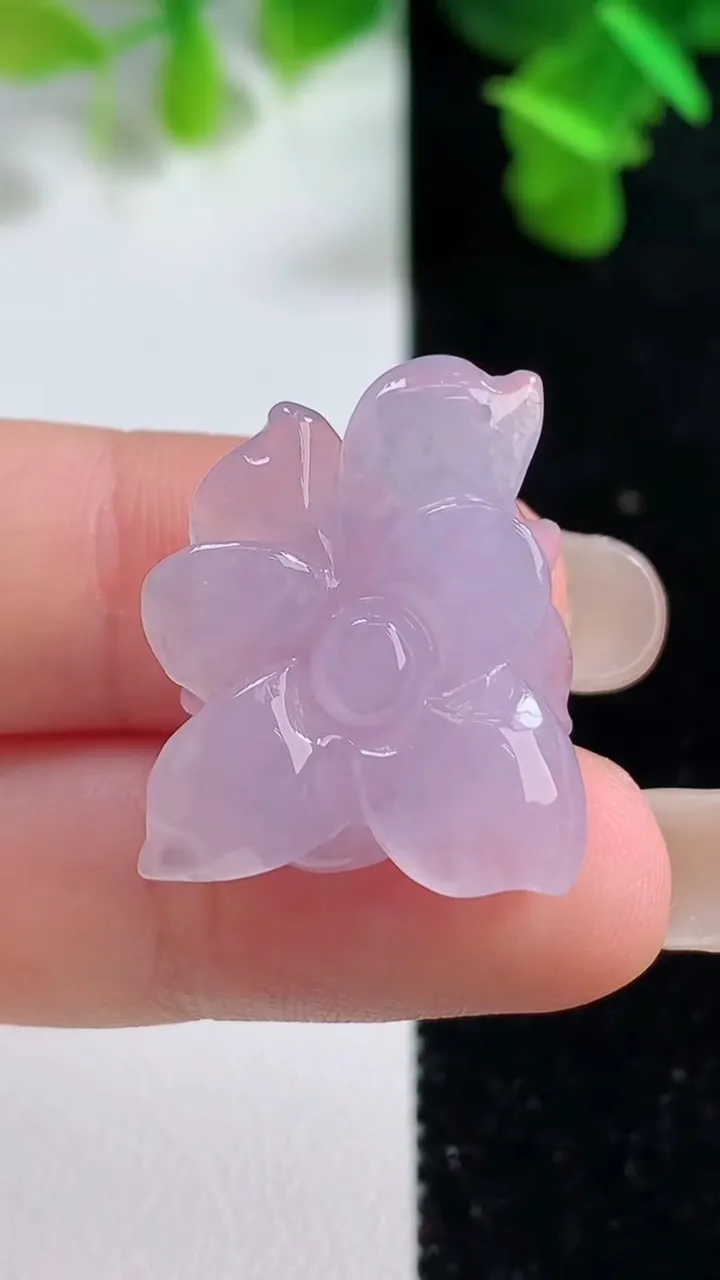 天然A货翡翠冰种紫罗兰和和美美 荷花吊坠，尺寸19-24-9.6，重量:6.40g
9月14日