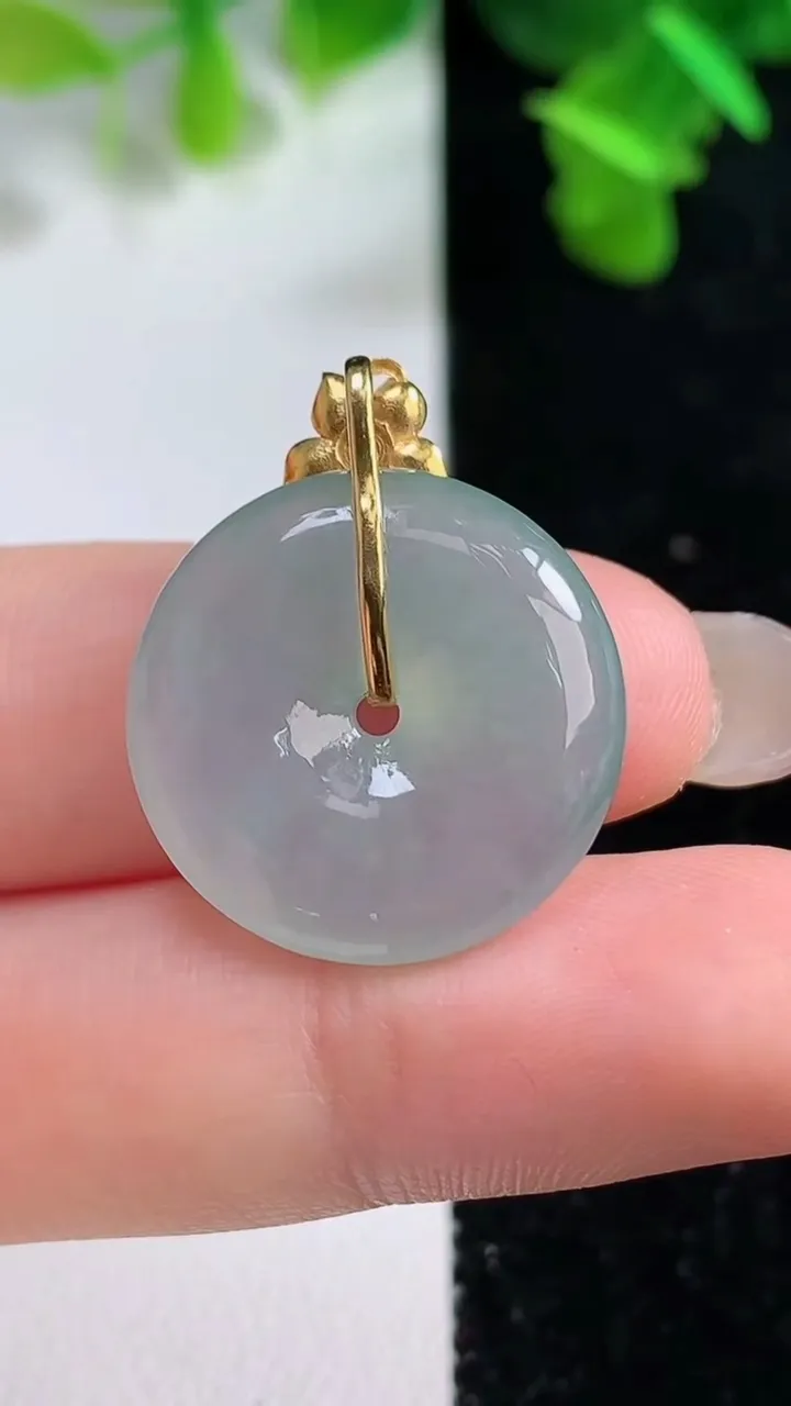 天然A货翡翠种飘花平安扣吊坠，尺寸21-4.8，重量:5.05g
9月14日