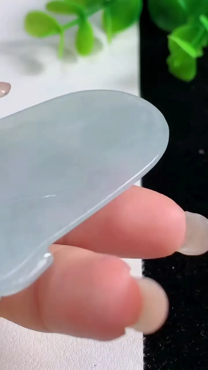 天然A货翡翠观音菩萨吊坠，尺寸62.8-36.5-6，重量:29.90g
9月14日