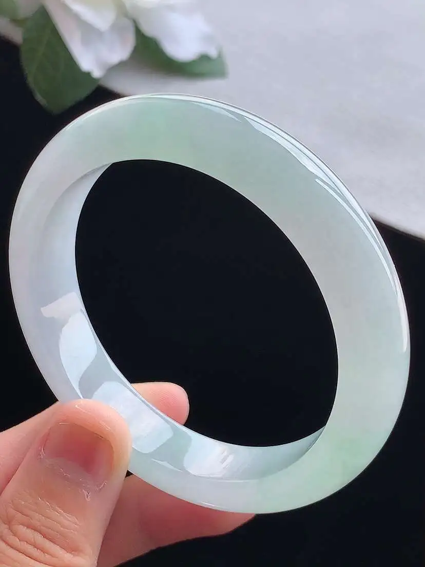a货翡翠老坑冰种白月光正装正圈手镯56-57圈口  尺寸56.5×12.4×8.5mm 重量60.3