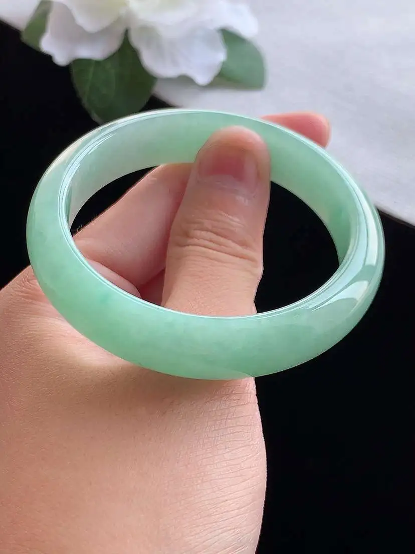 a货翡翠老坑冰种满绿甜绿正装正圈手镯51-52小圈口  尺寸51.8×12×6.8mm 重量44.05g 0913