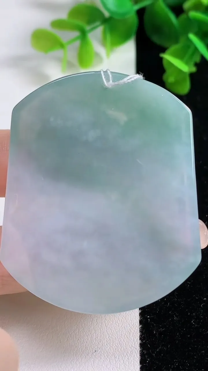天然A货翡翠生肖虎吊坠，尺寸53.5-44-6.4，重量:33.91g
9月14日