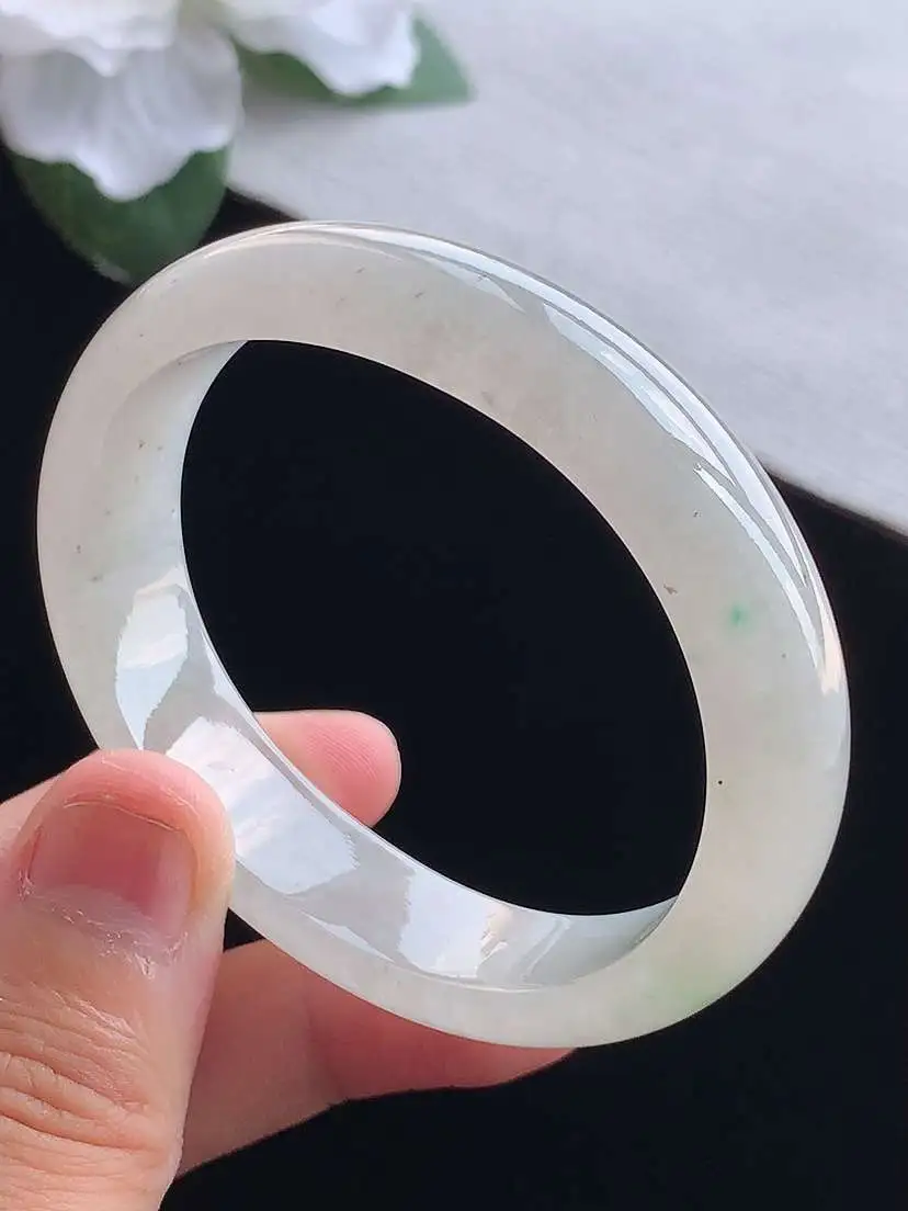 a货翡翠老坑冰种飘绿贵妃手镯52-53小圈口  尺寸52.3×45×12.8×6.5mm 重量41.25g 0913
