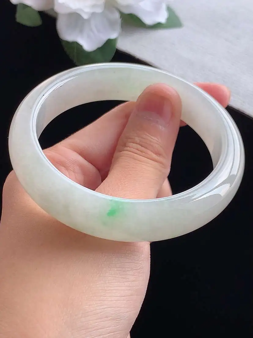 a货翡翠老坑冰种飘绿正装正圈手镯56-57圈口  尺寸56.5×13.3×8mm 重量61.73g 