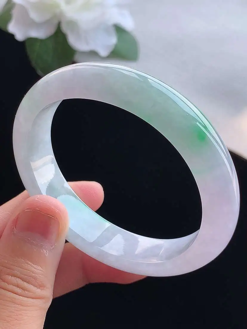 a货翡翠老坑冰种飘绿贵妃手镯52-53小圈口  尺寸52.6×45.5×12.7×7mm 重量45.06g 0913