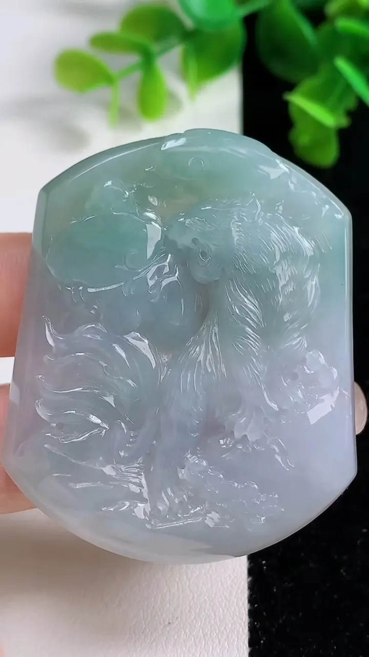 天然A货翡翠生肖虎吊坠，尺寸53.5-44-6.4，重量:33.91g
9月14日