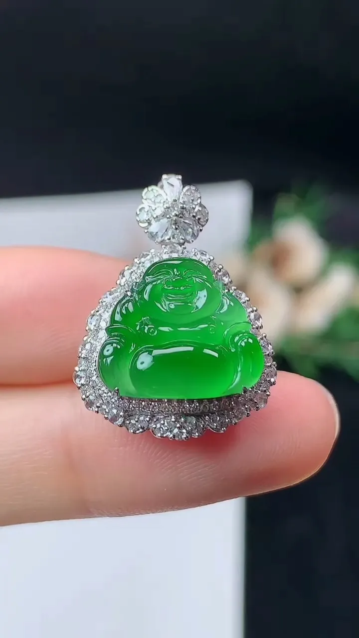 天然A货翡翠佛公吊坠，尺寸24.7-18.2-10.4，裸石12.6-14.2，重量:4.03g
9