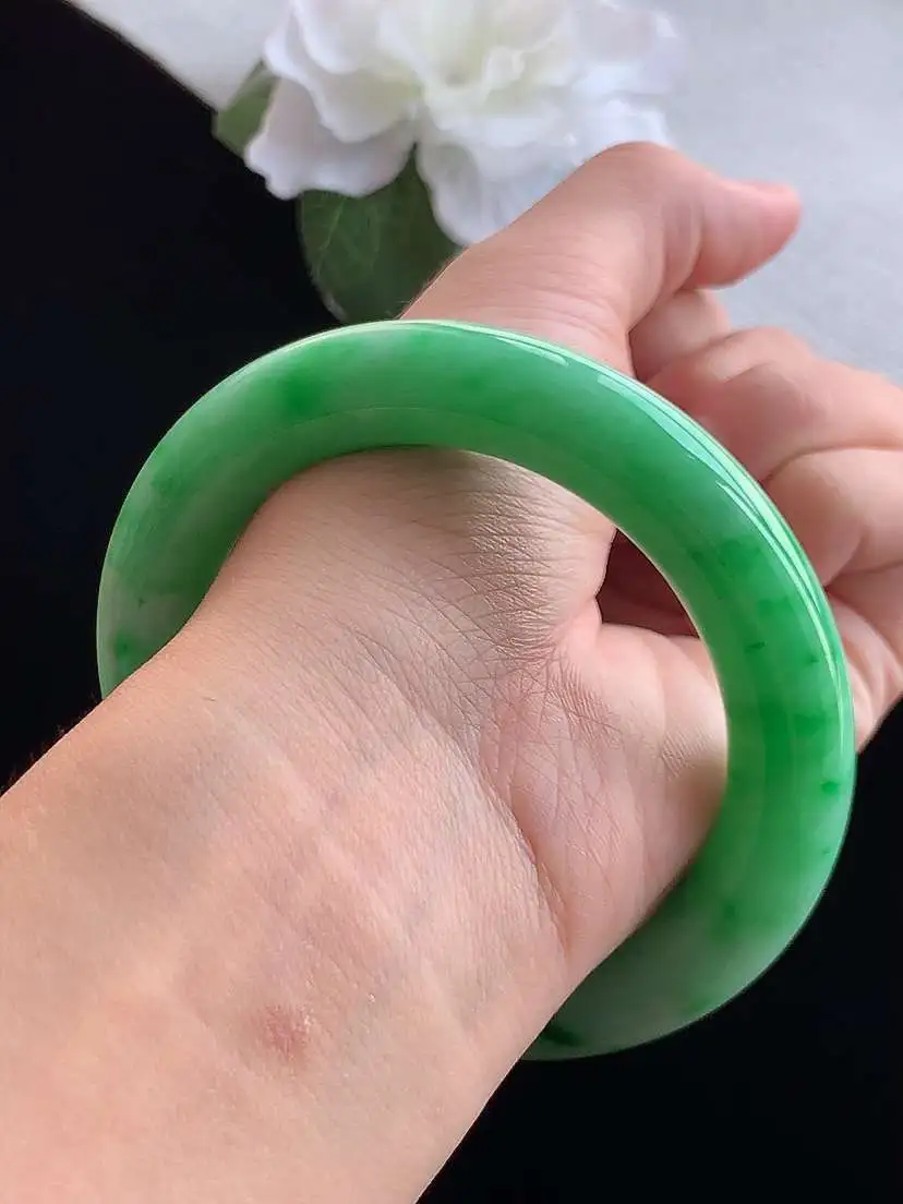 a货翡翠老坑冰润黄加绿双彩胖圆条手镯57-58圈口  尺寸57×11.6mm 重量81.00g 0913