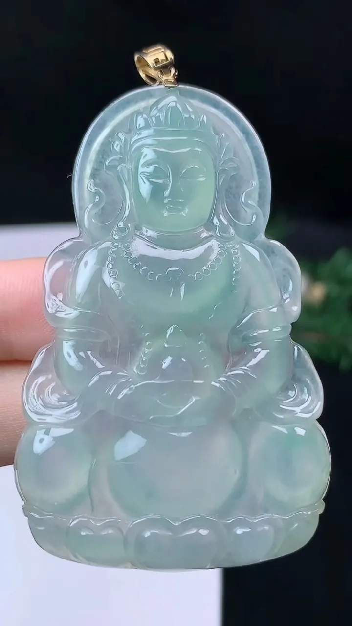 天然A货翡翠度母吊坠，尺寸62.7-39.6-5.8，重量:25.69g
9月14日