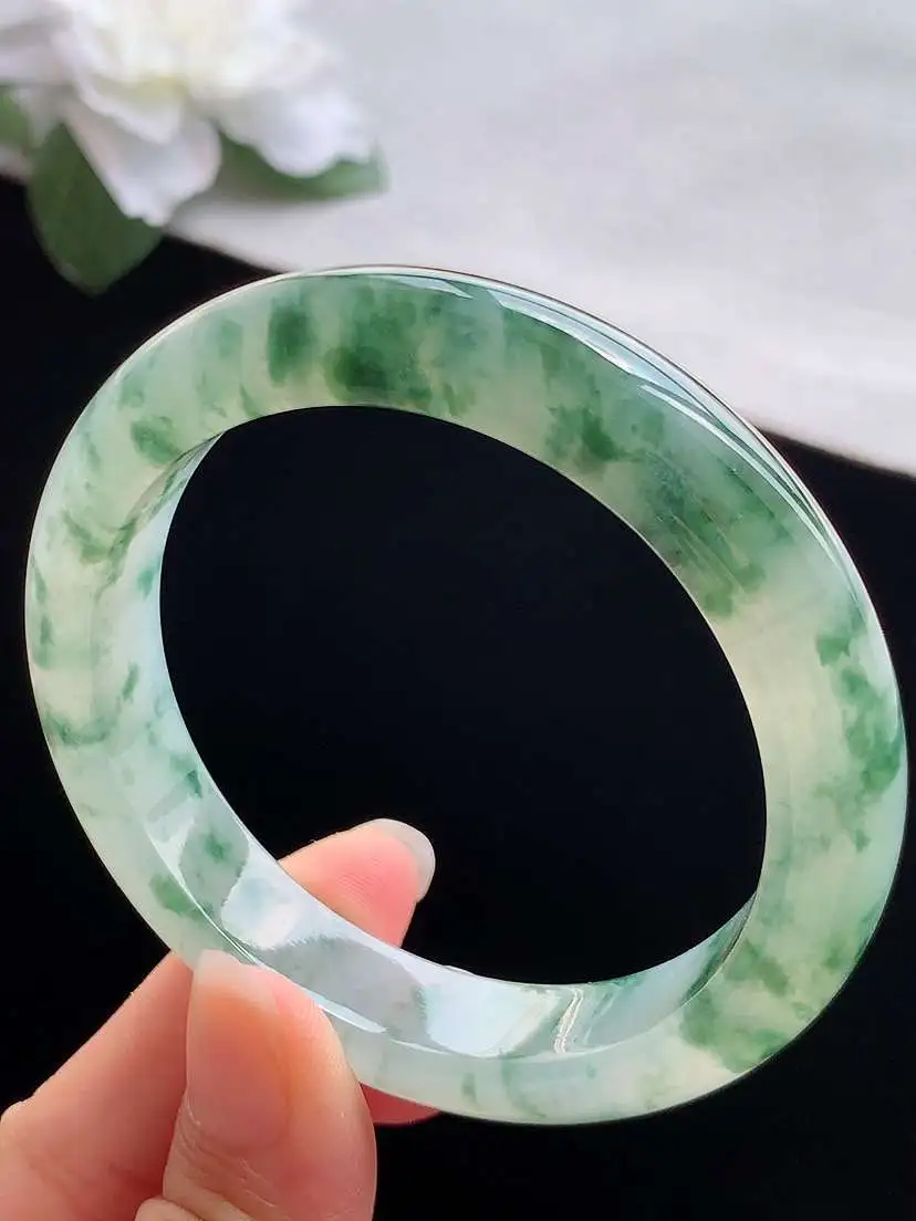 a货翡翠老坑冰种飘花正装正圈手镯55-56圈口  尺寸55.6×12.2×8.5mm 重量57.62