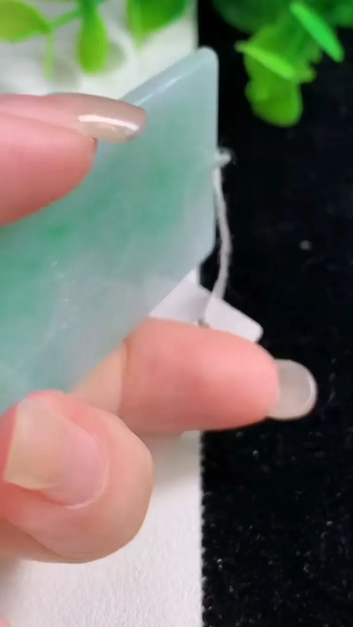 天然A货翡翠山水牌吊坠，尺寸60.5-36.4-5.3，重量:33.47g
9月14日