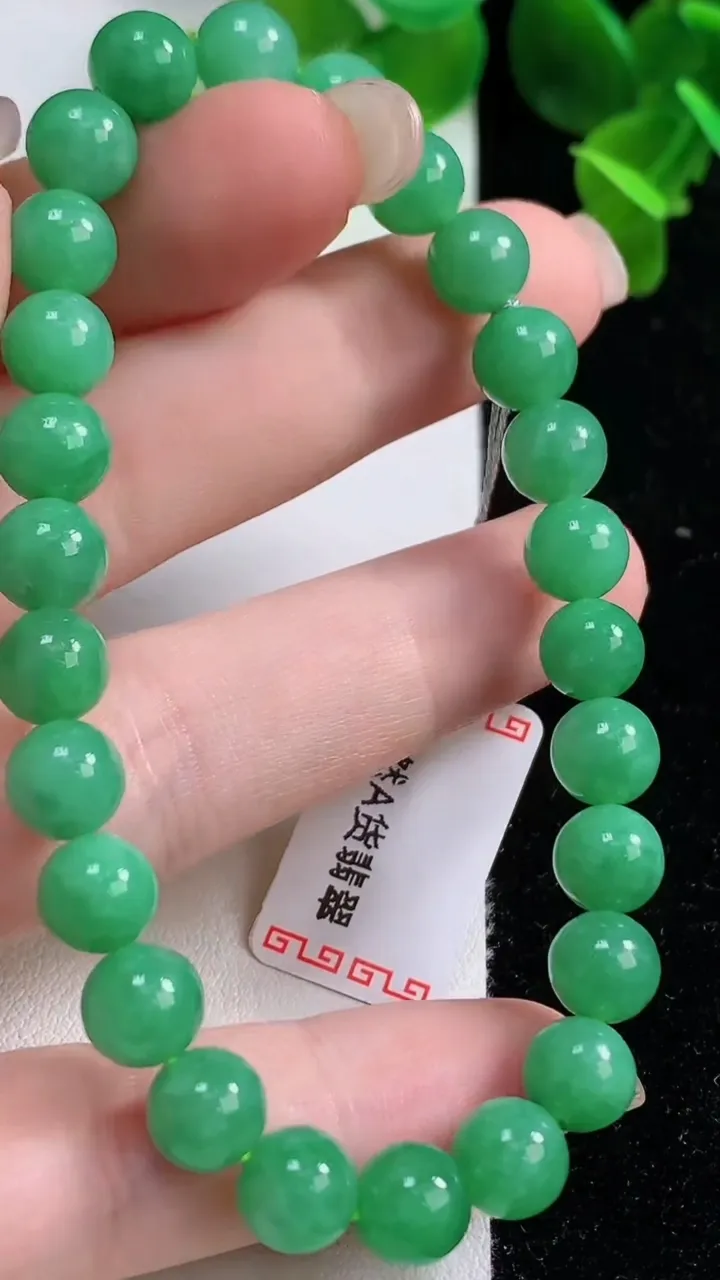 天然A货翡翠圆珠手串，尺寸7-26颗，重量:18.74g9月14日
工厂直销收藏佳品,种好水足，色泽均匀，有种有色，上手高大气！