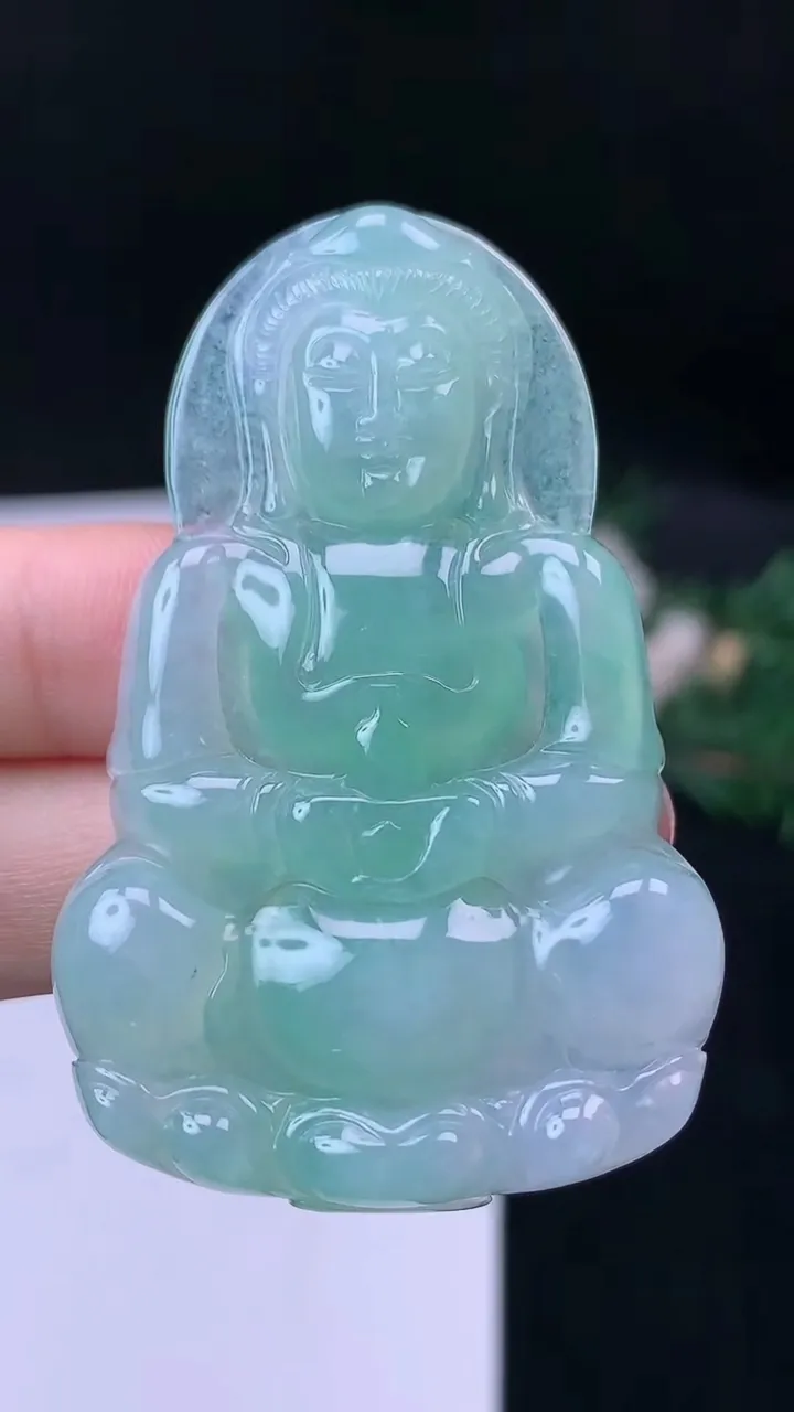 天然A货翡翠观音菩萨吊坠，尺寸55.5-35.9-5.6，重量:17.86g
9月14日