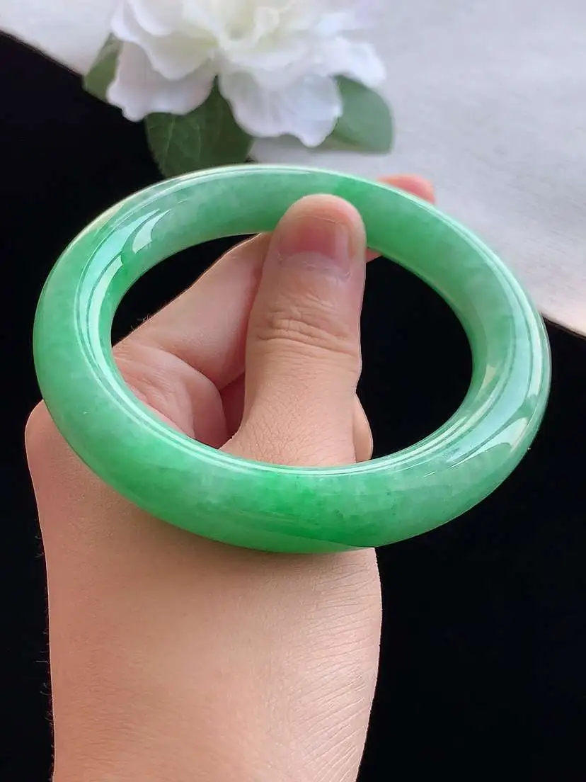 a货翡翠老坑冰润满绿胖圆条手镯56-57圈口  尺寸56.6×11.4mm 重量76.83g 0913
