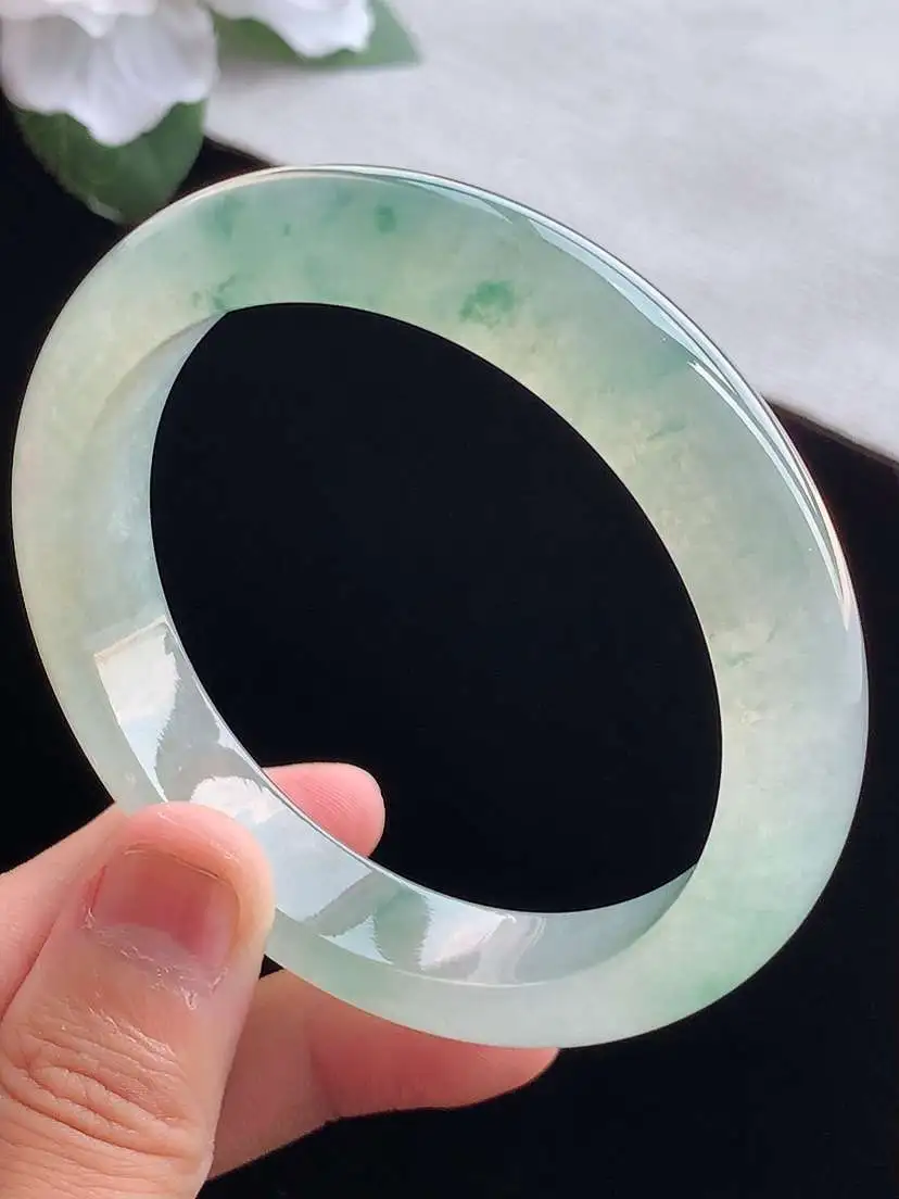 a货翡翠老坑冰种飘花正装正圈手镯58-59圈口  尺寸58×12.8×8.3mm 重量60.10g 