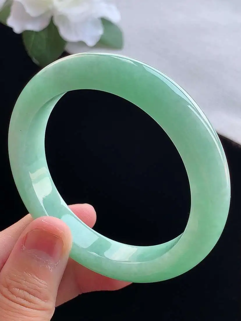a货翡翠老坑冰润满绿正装正圈手镯55-56圈口  尺寸55.6×11.7×8.8mm 重量60.63