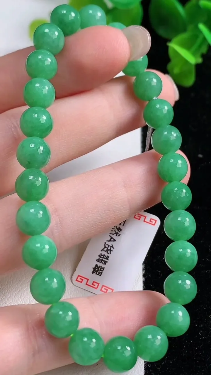 天然A货翡翠圆珠手串，尺寸7-26颗，重量:18.74g9月14日
工厂直销收藏佳品,种好水足，色泽均匀，有种有色，上手高大气！