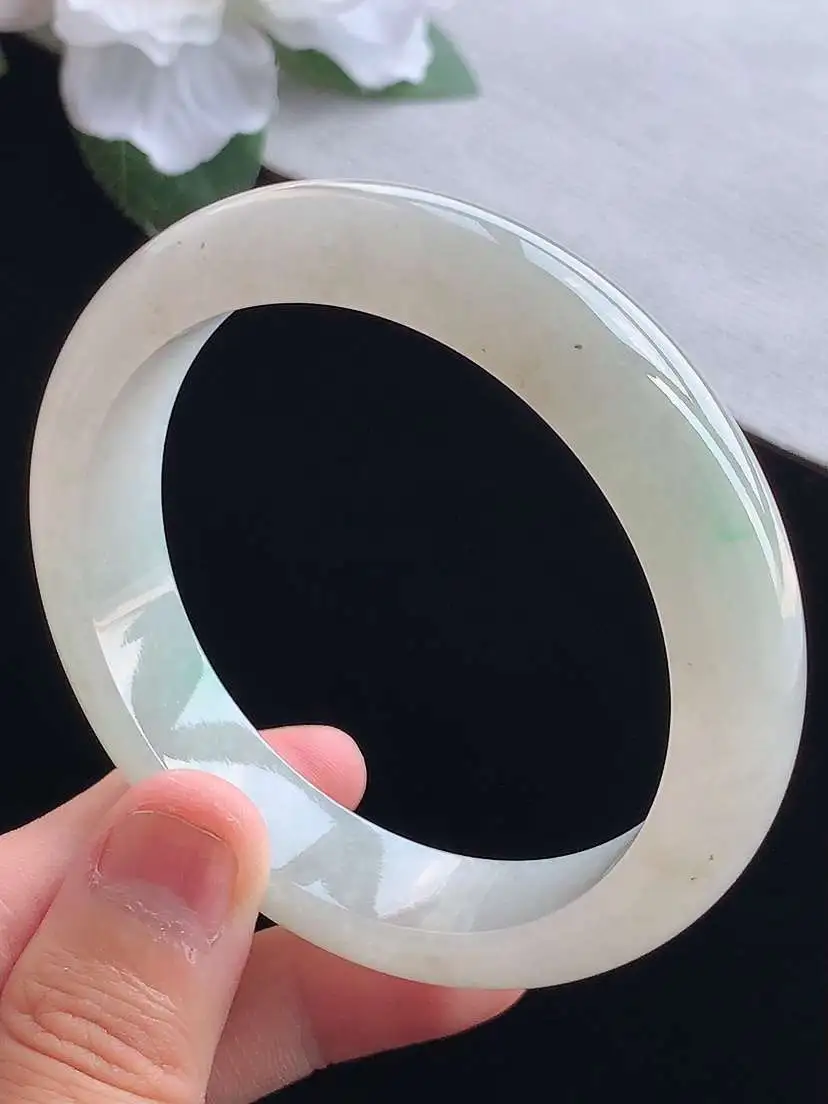 a货翡翠老坑冰种飘绿正装正圈手镯56-57圈口  尺寸56.5×13.3×8mm 重量61.73g 0913
