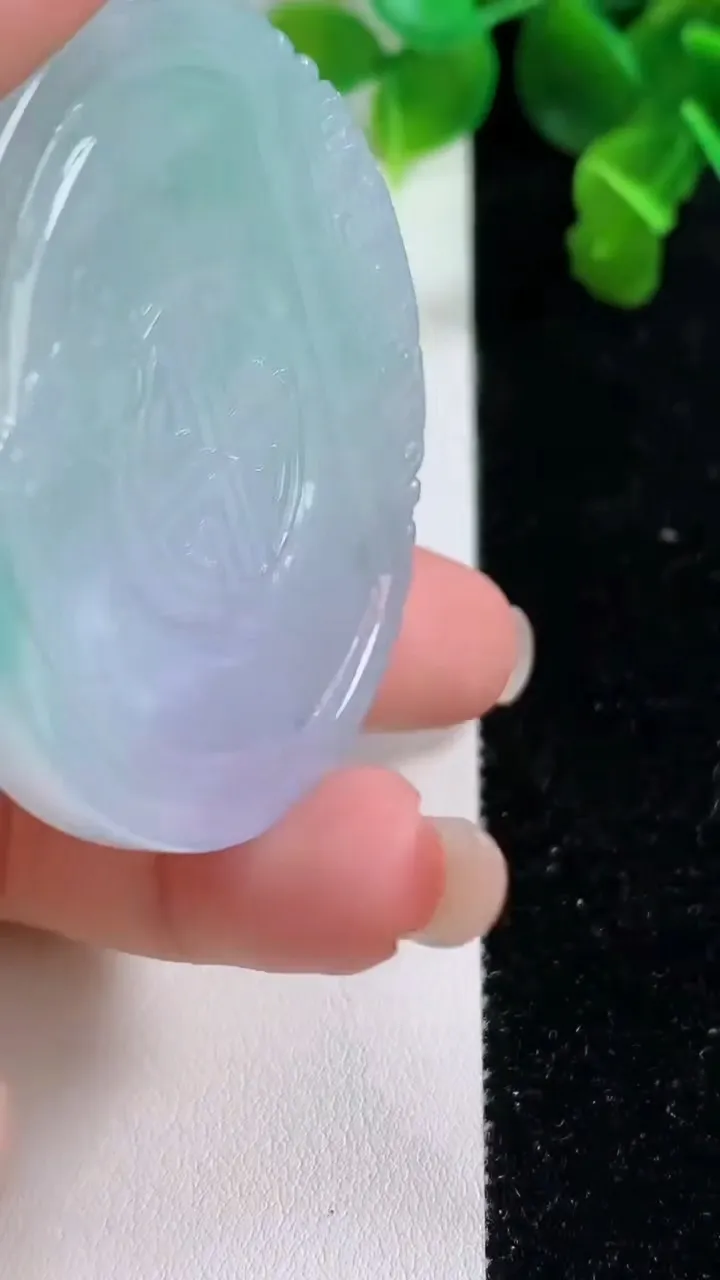 天然A货翡翠仿古无事牌吊坠，尺寸51.2-5.4，重量:37.15g
9月14日