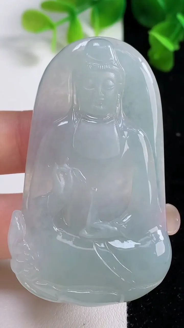 天然A货翡翠观音菩萨吊坠，尺寸62.8-36.5-6，重量:29.90g
9月14日