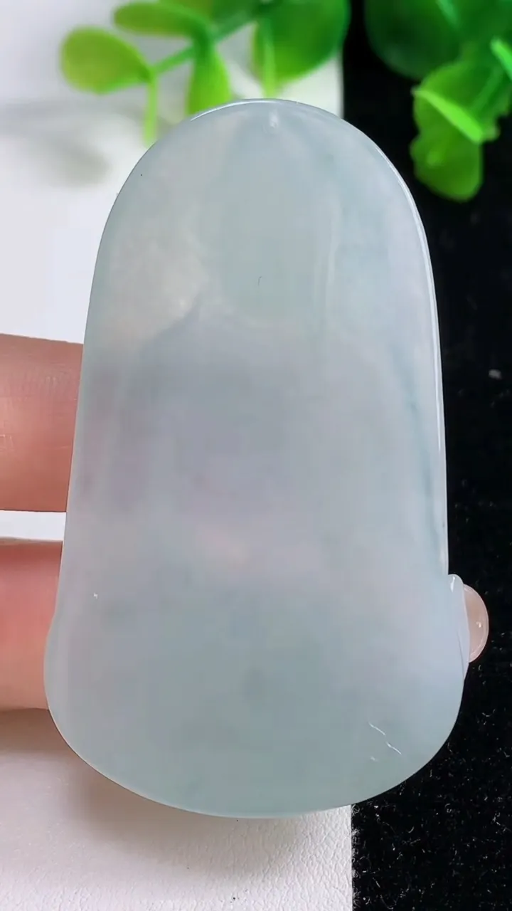 天然A货翡翠观音菩萨吊坠，尺寸62.8-36.5-6，重量:29.90g
9月14日