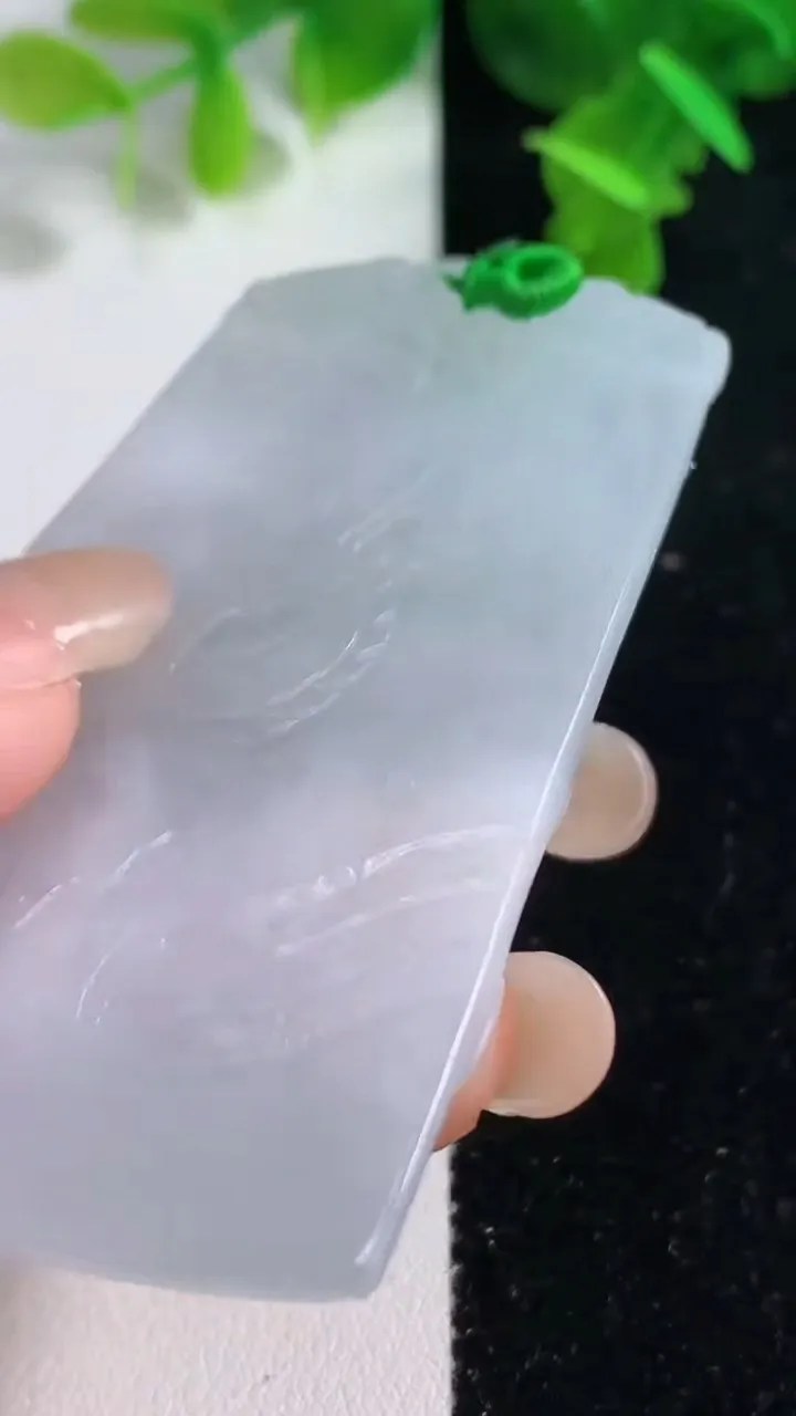天然A货翡翠冰种飘花祥龙大势至观音菩萨吊坠，尺寸71-42-5，重量:36.36g
9月14日