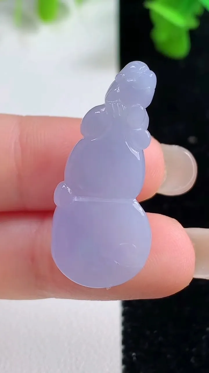 天然A货翡翠紫罗兰葫芦吊坠，尺寸32.5-14.6-9.2，重量:7.04g
9月14日