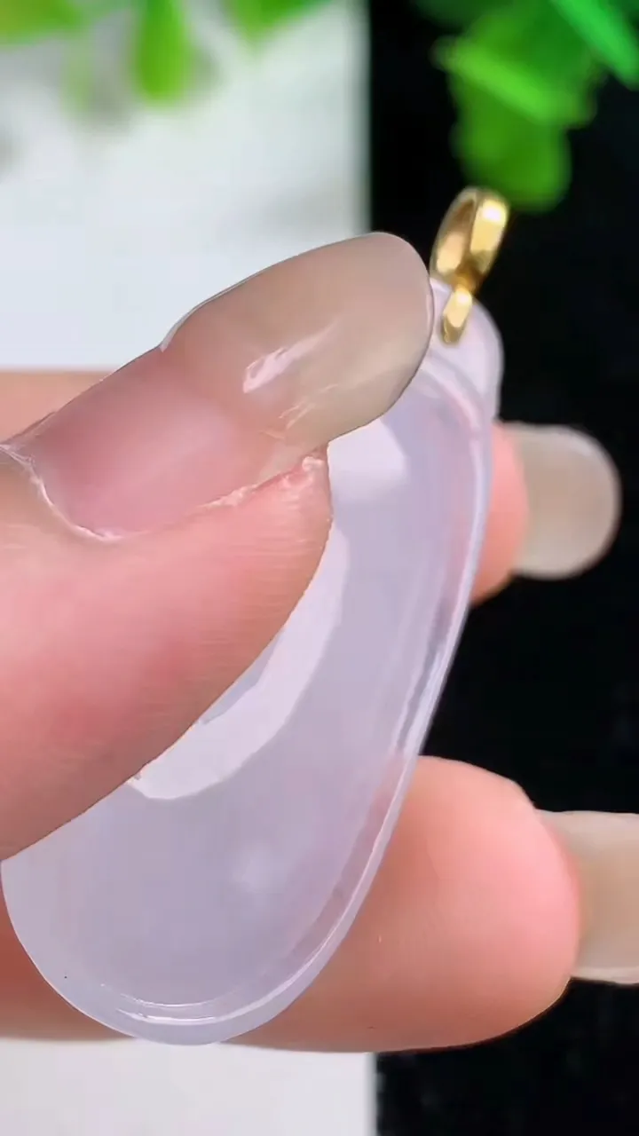天然A货翡翠种紫罗兰如意吊坠，尺寸38.3-18-5，重量:5.90g
9月14日
