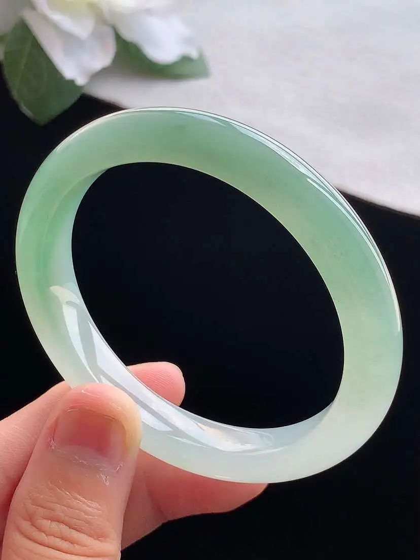 a货翡翠老坑冰种晴水贵妃手镯54-55圈口  尺寸54.2×48.8×9.8×7.5mm 重量39.