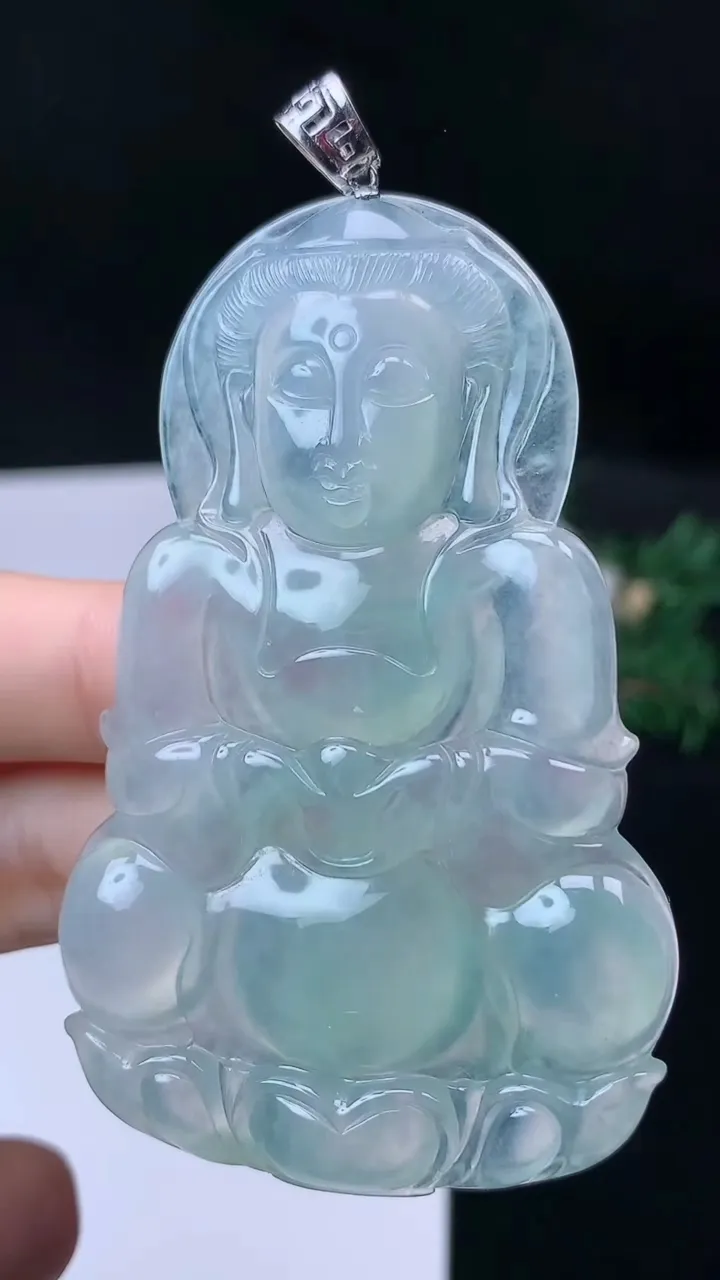 天然A货翡翠观音菩萨吊坠，尺寸68.3-43.3-6，重量:28.81g
9月14日