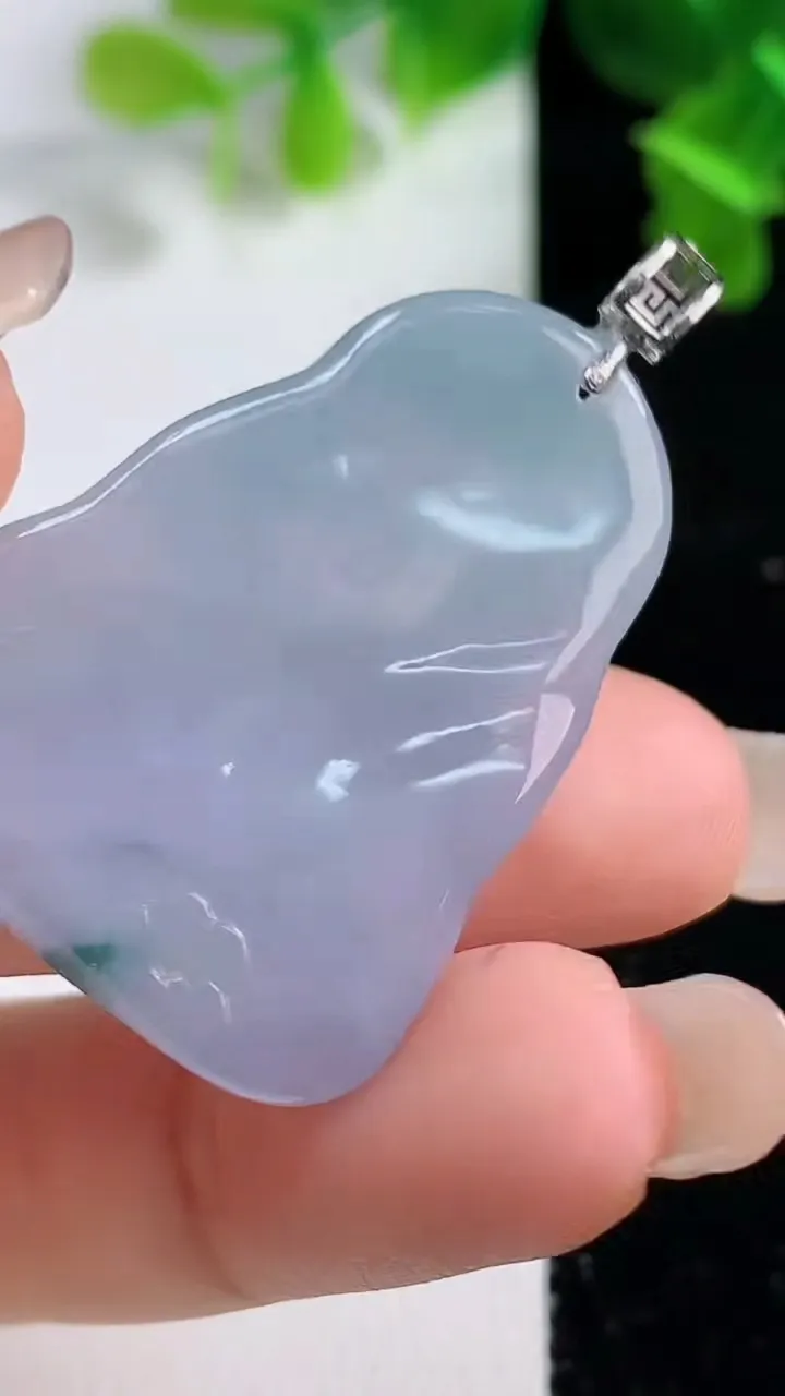 天然A货翡翠18k金紫罗兰飘花观音菩萨吊坠，尺寸35.8-28-4.5，重量:9.70g
9月14日