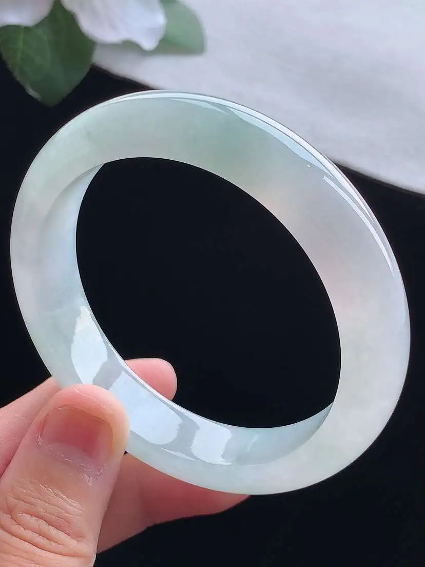 a货翡翠老坑冰种白月光正装正圈手镯54-55圈口  尺寸54.8×12.5×8mm 重量55.96g
