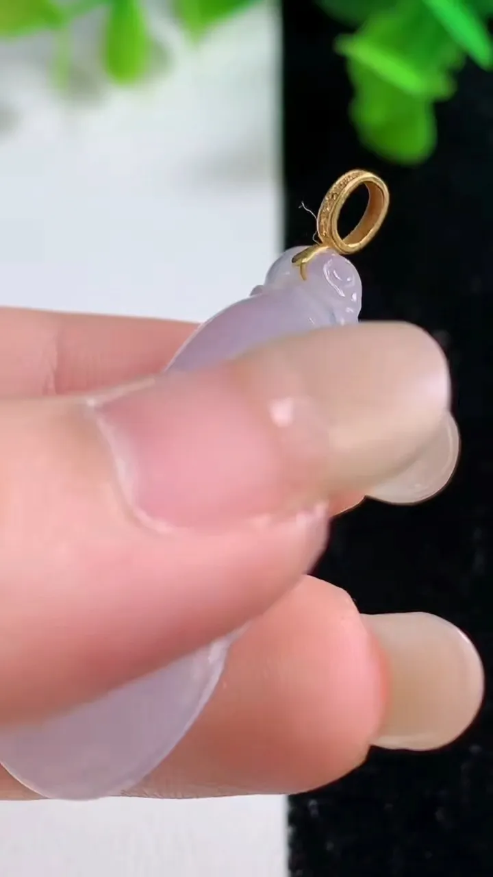 天然A货翡翠种紫罗兰如意吊坠，尺寸38.3-18-5，重量:5.90g
9月14日