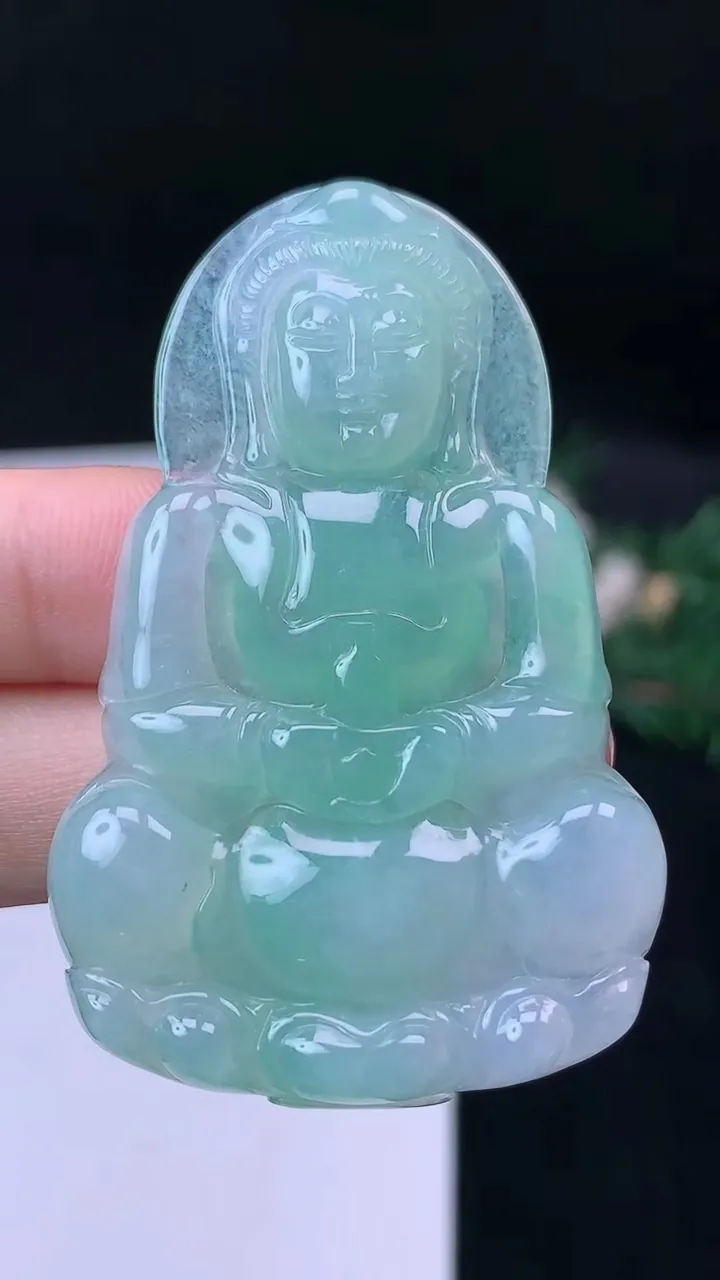天然A货翡翠观音菩萨吊坠，尺寸55.5-35.9-5.6，重量:17.86g
9月14日