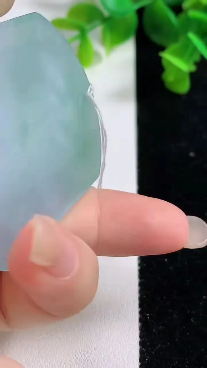 天然A货翡翠生肖虎吊坠，尺寸53.5-44-6.4，重量:33.91g
9月14日