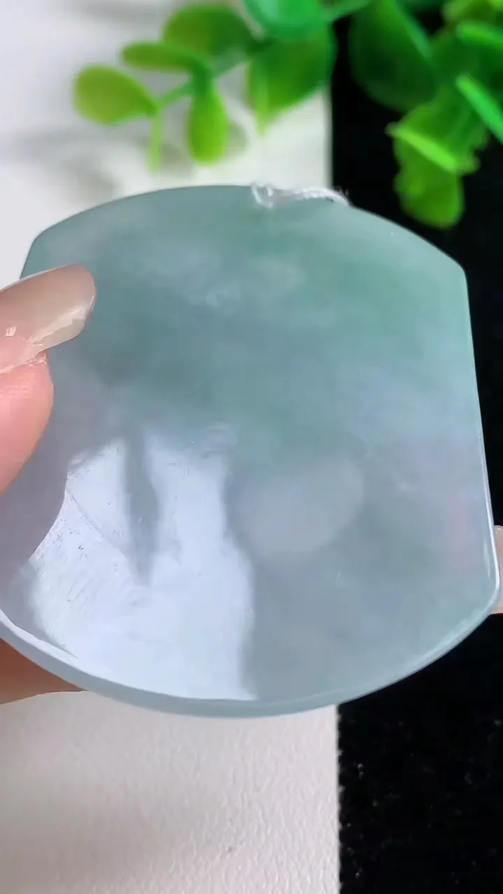 天然A货翡翠生肖虎吊坠，尺寸53.5-44-6.4，重量:33.91g
9月14日