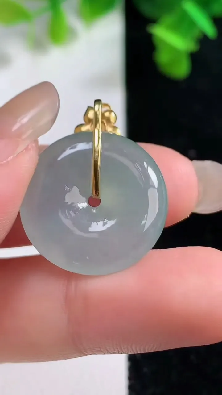 天然A货翡翠种飘花平安扣吊坠，尺寸21-4.8，重量:5.05g
9月14日