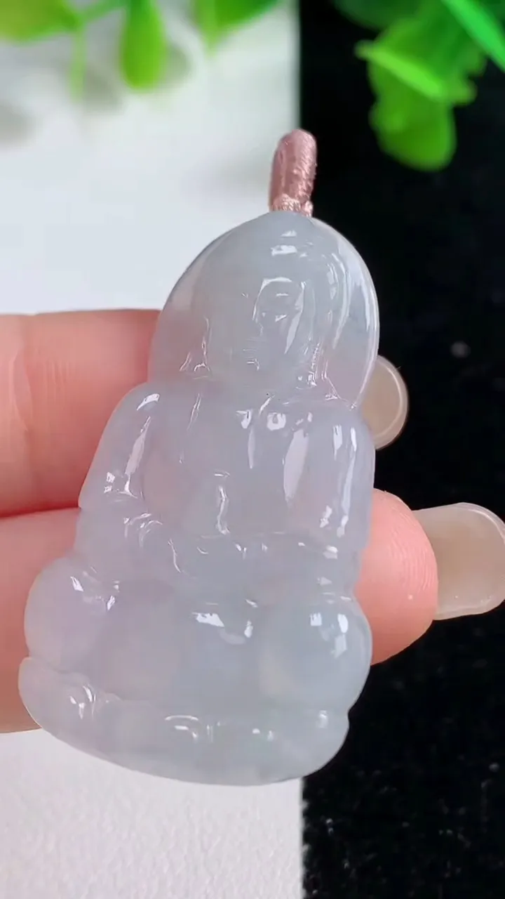天然A货翡翠观音菩萨吊坠，尺寸41-23.3-3.8，重量:7.30g
9月14日