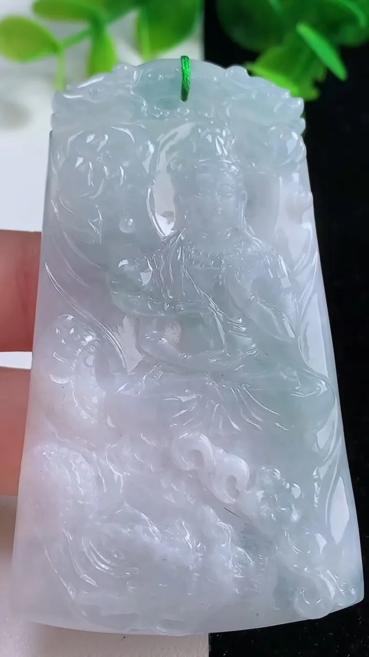 天然A货翡翠冰种飘花祥龙大势至观音菩萨吊坠，尺寸71-42-5，重量:36.36g
9月14日