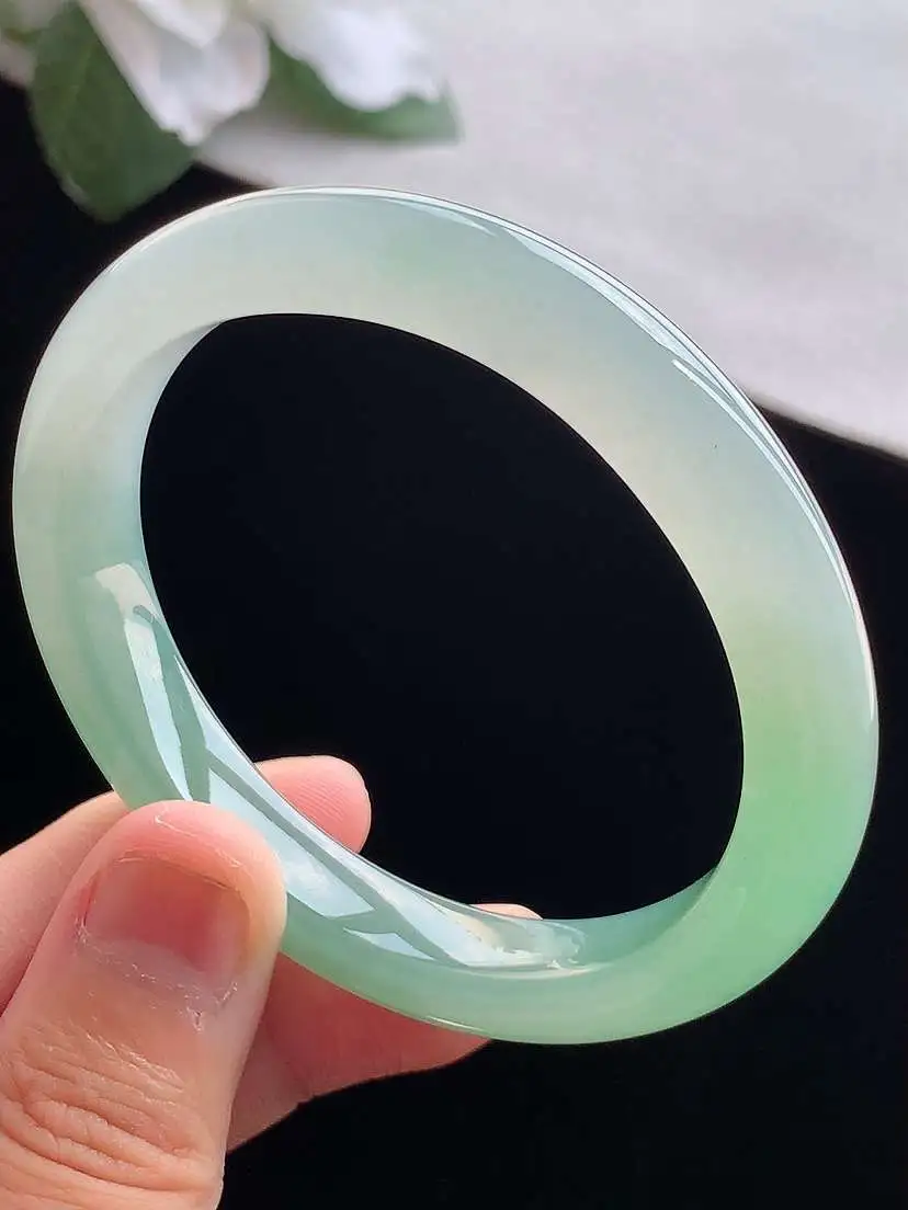 a货翡翠老坑冰种晴水贵妃手镯54-55圈口  尺寸54.2×48.8×9.8×7.5mm 重量39.