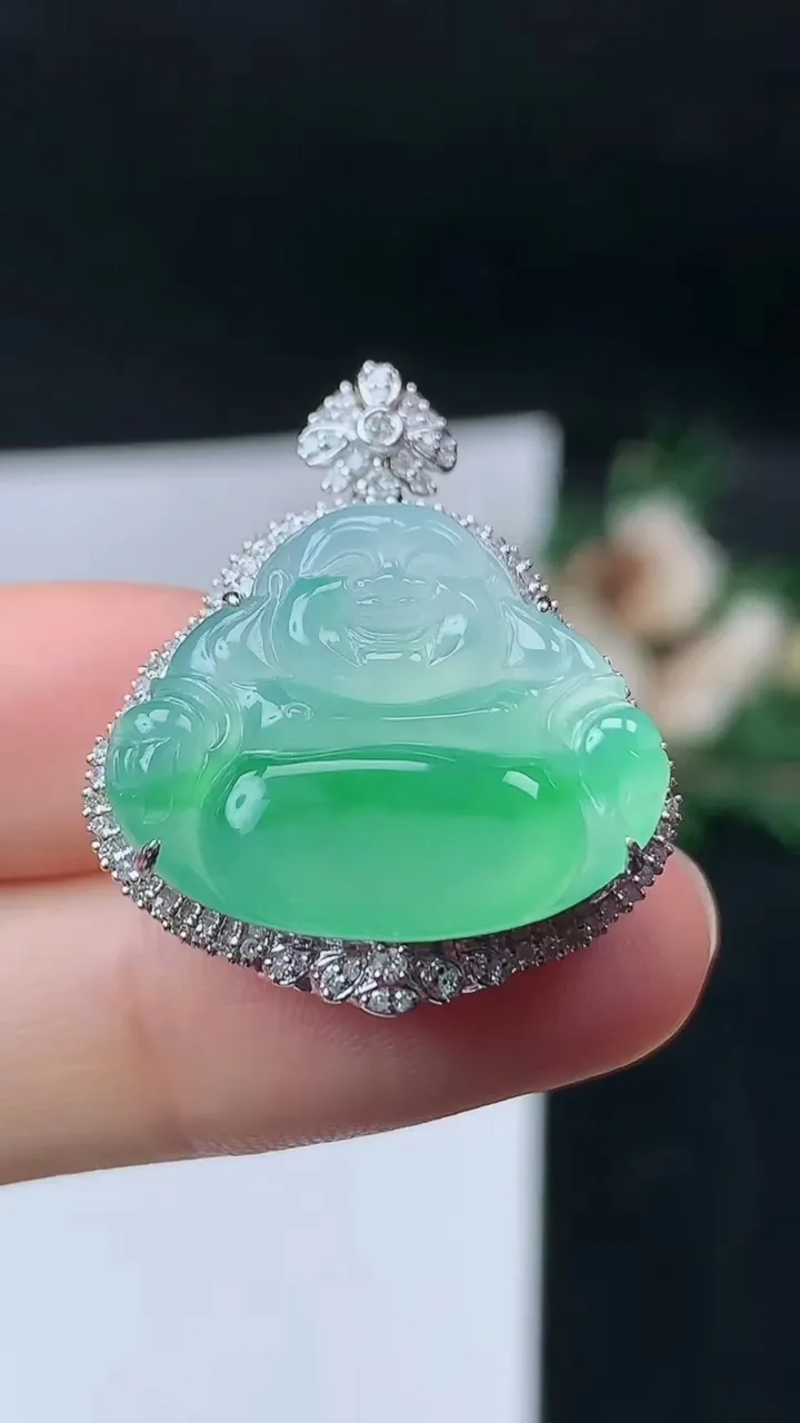 天然A货翡翠佛公吊坠，尺寸29.5-25-10.4，裸石18.4-22.7，重量:6.95g
9月1