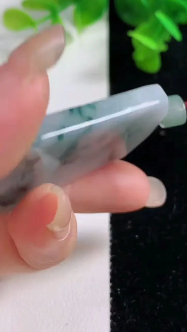 天然A货翡翠冰种飘花仿古无事牌吊坠，尺寸47-33-5.3，重量:24.00g
9月14日