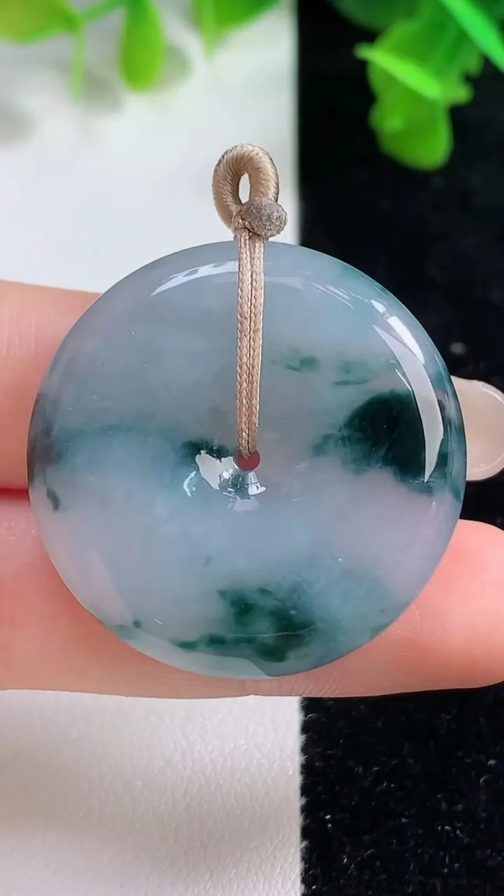 天然A货翡翠冰种飘花平安扣吊坠，尺寸32.5-5.3，重量:13.17g
9月14日