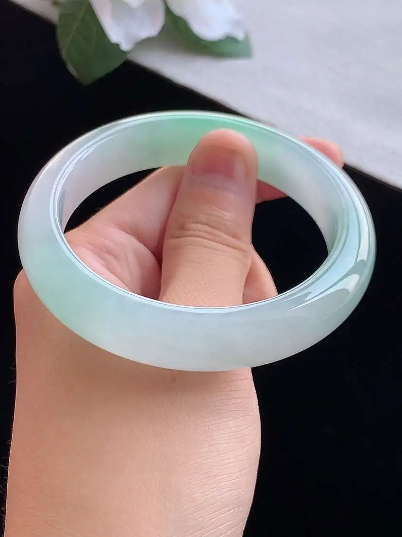 a货翡翠老坑冰种飘绿正装正圈手镯55-56圈口  尺寸55.8×12.4×8mm 重量58.49g 0913