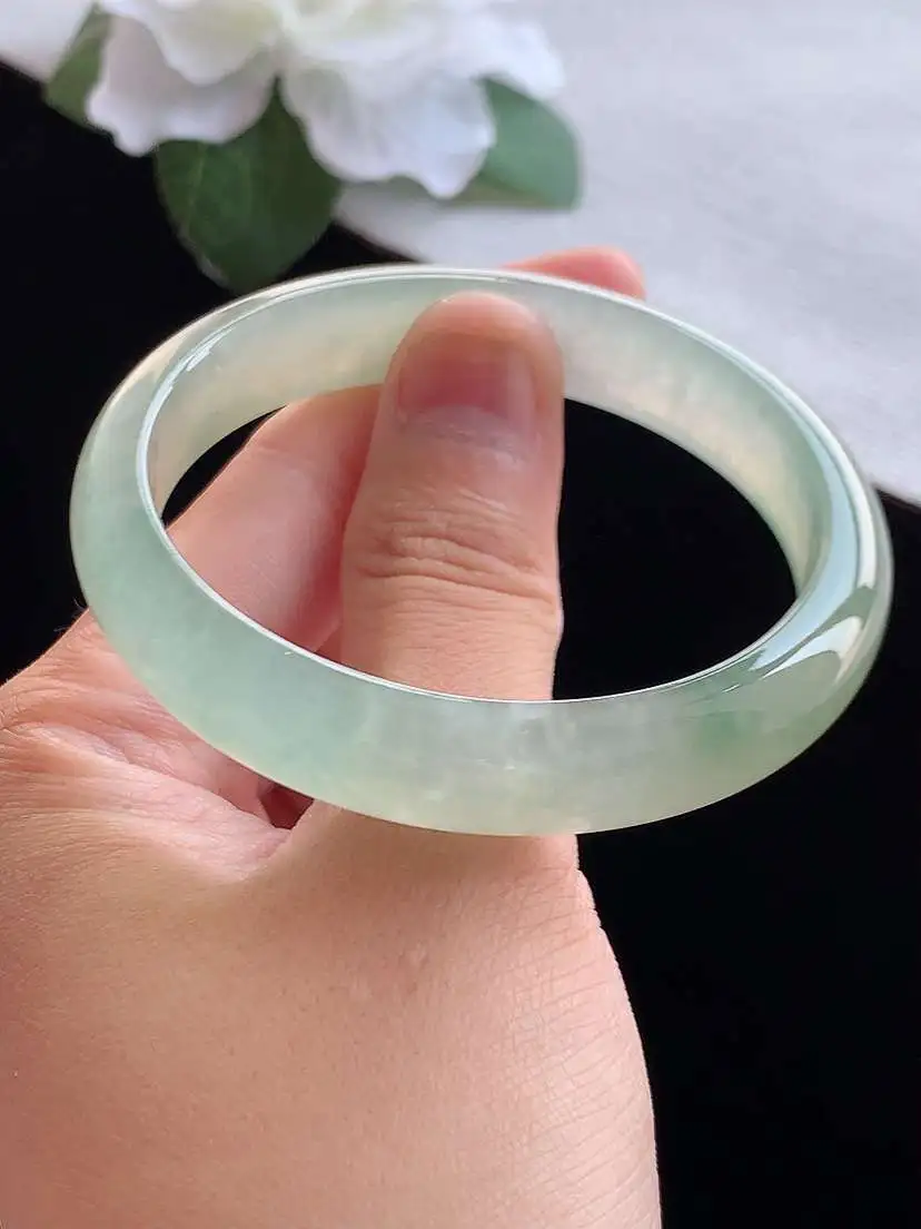 a货翡翠老坑冰种晴水贵妃手镯52-53小圈口  尺寸52.8×47×11×6.5mm 重量35.46g 0913