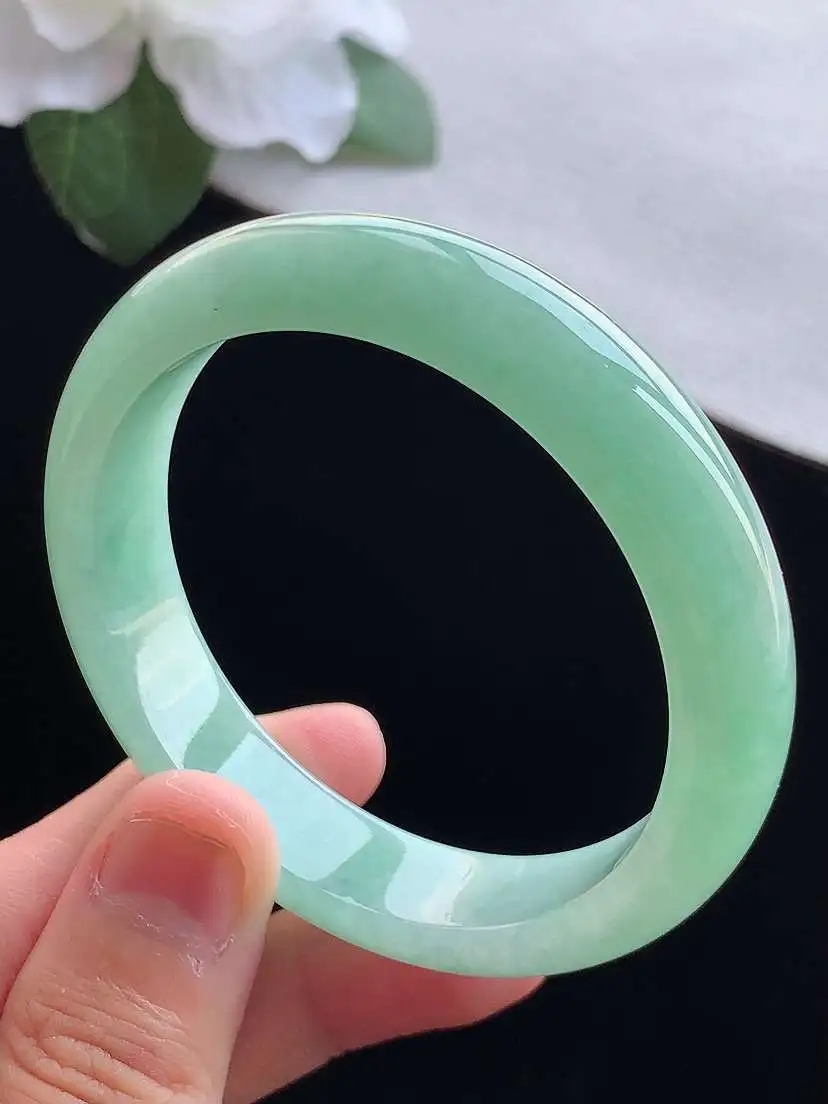 a货翡翠老坑冰种满绿甜绿正装正圈手镯51-52小圈口  尺寸51.8×12×6.8mm 重量44.0