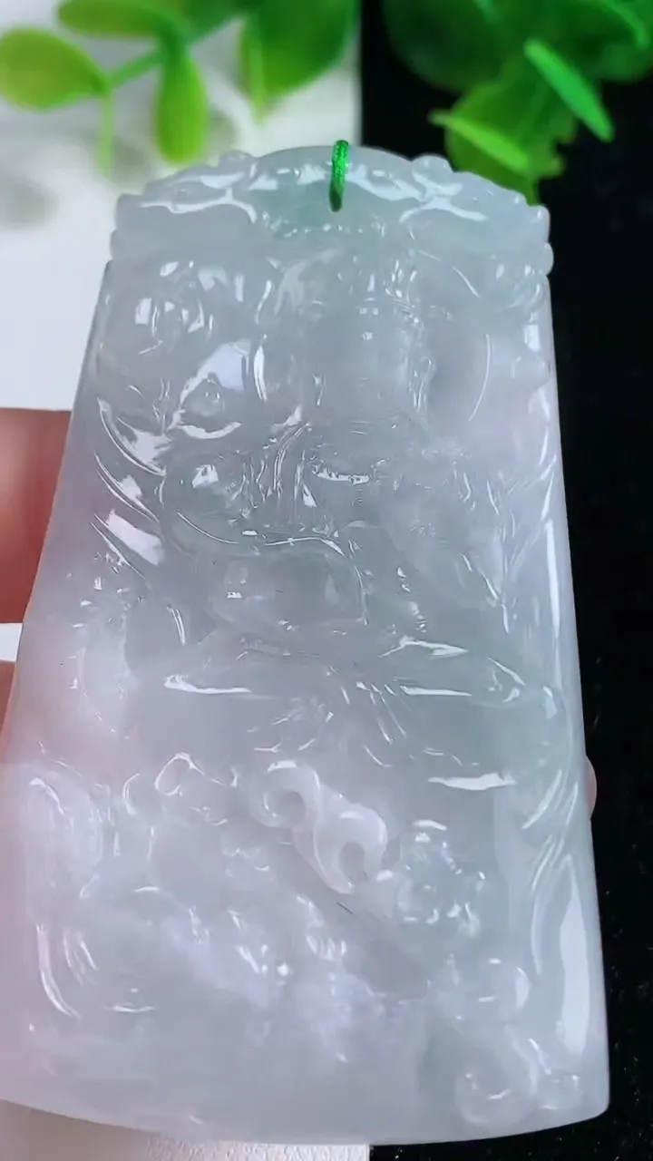 天然A货翡翠冰种飘花祥龙大势至观音菩萨吊坠，尺寸71-42-5，重量:36.36g
9月14日