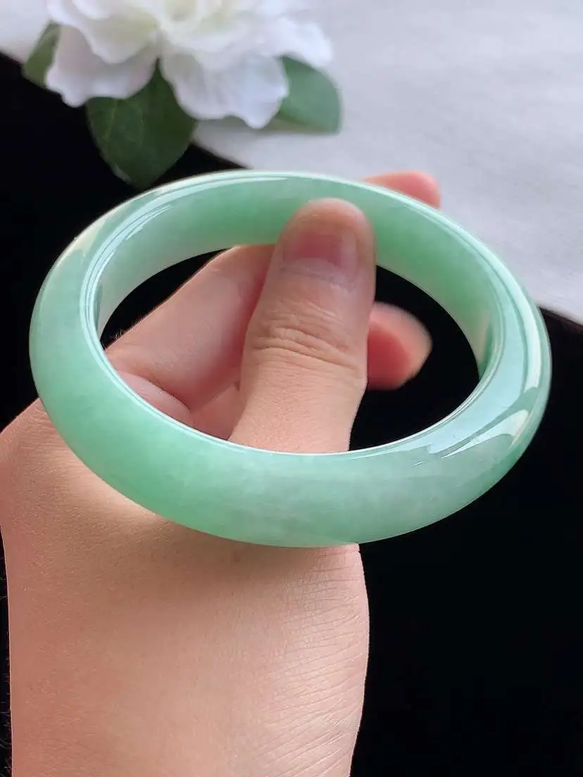 a货翡翠老坑冰润满绿正装正圈手镯55-56圈口  尺寸55.6×11.7×8.8mm 重量60.63g 0913