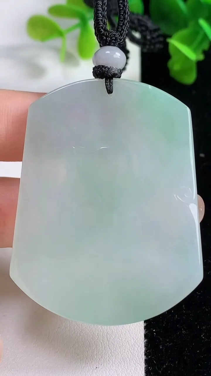 天然A货翡翠大势至观音菩萨吊坠，尺寸52.4-40.8-5.3，重量:30.79g
9月14日